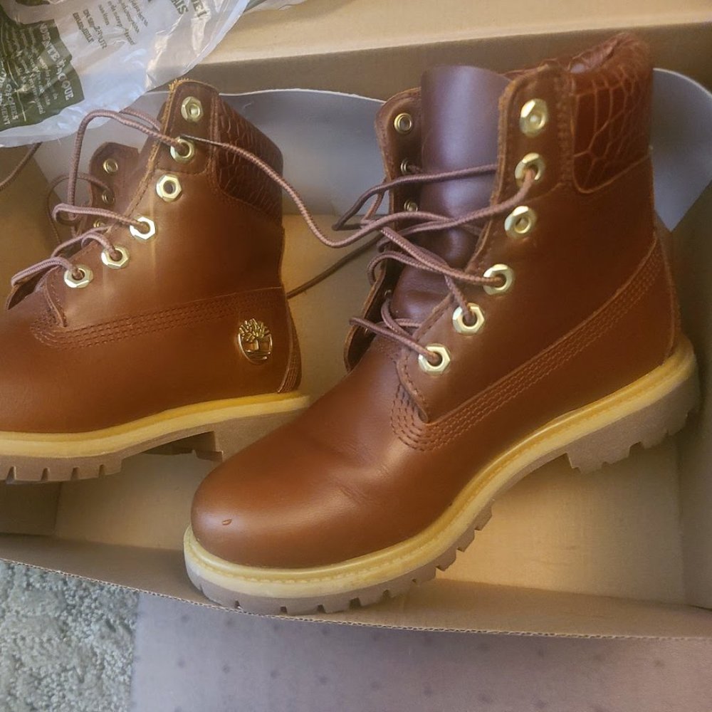 Timberland 6inch Premium Boot Size 5 - Picture 2 of 4